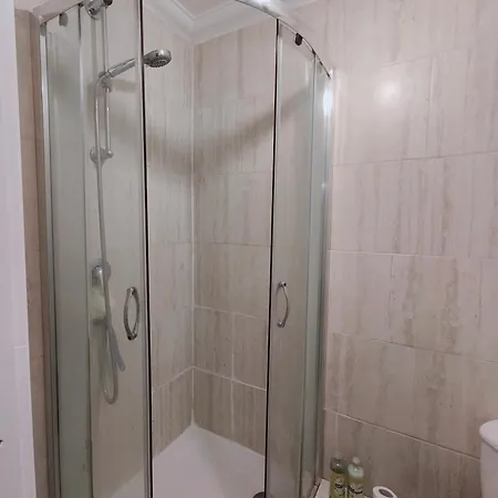 Spacious 4 Beds - Private Bathrooms In Canary Wharf London