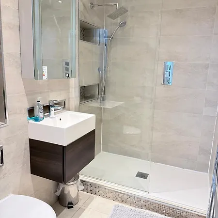 Luxury B Londra