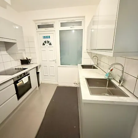 Wandsworth Guest 64 London