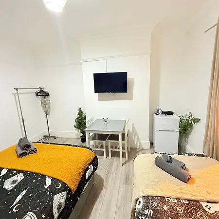 Wandsworth Guest 64 Homestay *