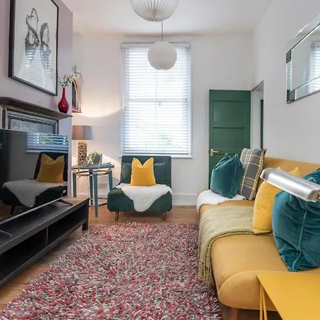 Chic 1-bed Garden Flat, London, Convenient For Tower Bridge, Great Public Transport Appartamento Londra