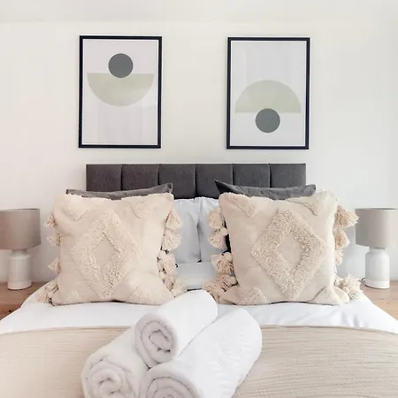 Bnbnova - Fitzrovia With Balcony Apartment