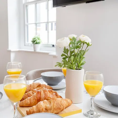 Bnbnova - Fitzrovia With Balcony Apartment