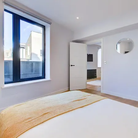 Luxury - Fulham * London