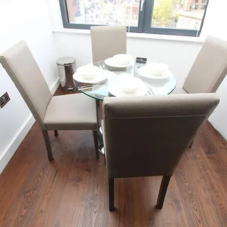 Apartment 3-bedroom House In Quiet , & Location