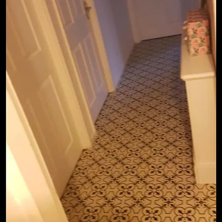 3-bedroom House In Quiet , & Location Apartment