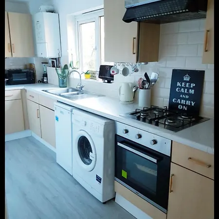 Apartment 3-bedroom House In Quiet , & Location *