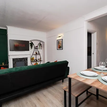 Becontree Bliss - 2br House Near Train Station Dagenham