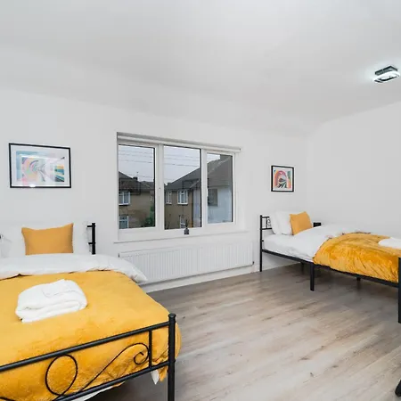 Becontree Bliss - 2br House Near Train Station Holiday home Dagenham