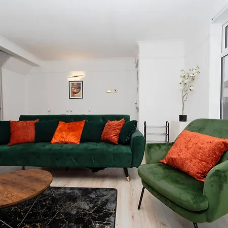 Becontree Bliss - 2br House Near Train Station Dagenham