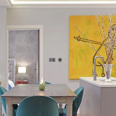 Modern Kensington Flat 3 Bedrooms And 3 Bathrooms Apartment London