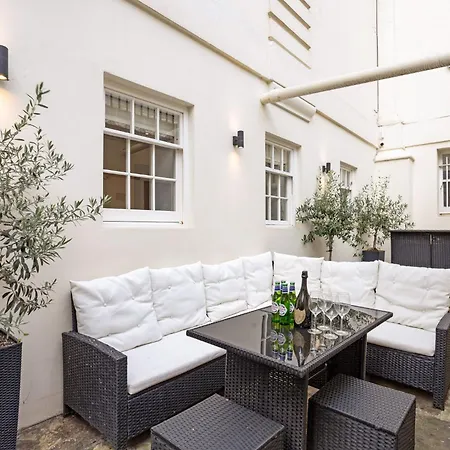 Modern Kensington Flat 3 Bedrooms And 3 Bathrooms Apartment London