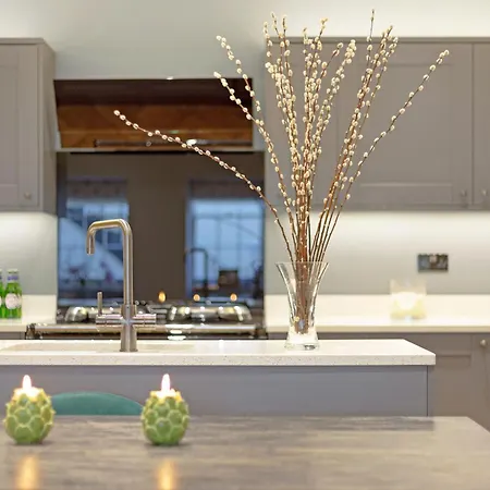 Modern Kensington Flat 3 Bedrooms And 3 Bathrooms London