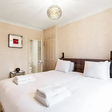 Luxury 4 Bed Fulham Townhouse With Charm Apartment London
