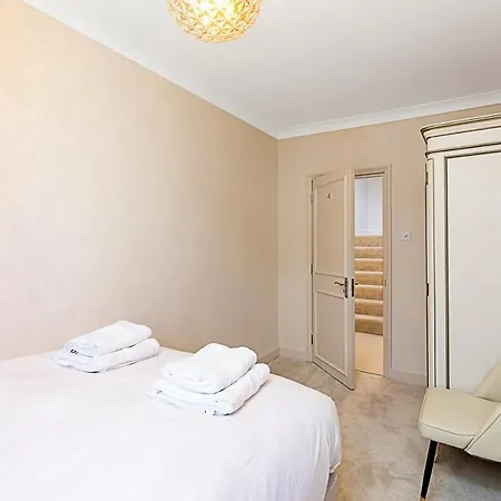 Luxury 4 Bed Fulham Townhouse With Charm London