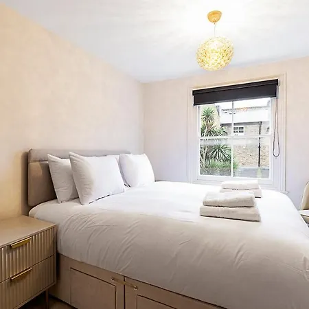 Luxury 4 Bed Fulham Townhouse With Charm *
