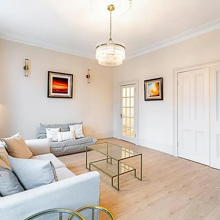 Luxury 4 Bed Fulham Townhouse With Charm Apartment