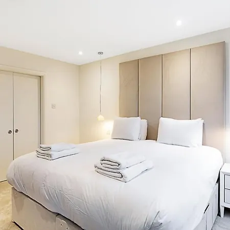 Luxury 4 Bed Fulham Townhouse With Charm