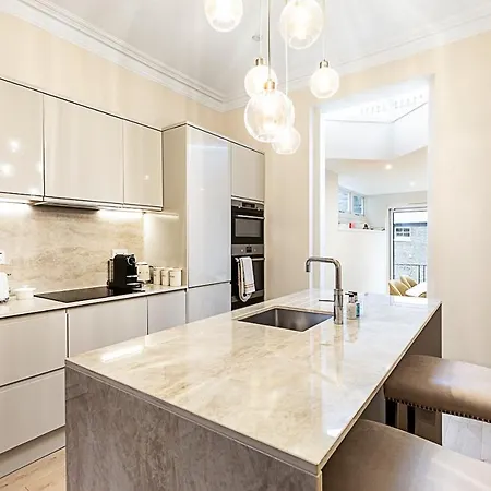 Luxury 4 Bed Fulham Townhouse With Charm Apartment