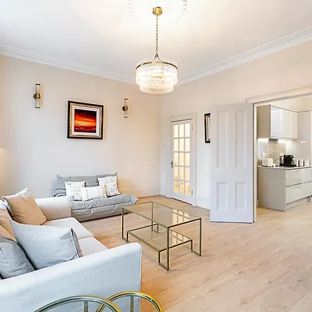 Luxury 4 Bed Fulham Townhouse With Charm Apartment