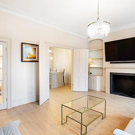 Apartment Luxury 4 Bed Fulham Townhouse With Charm *