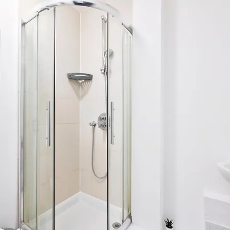 Lovely 2 Bed Tower Bridge Sleeps 6