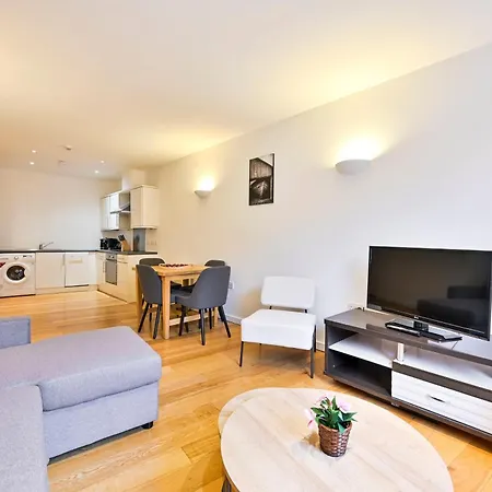 Lovely 2 Bed Tower Bridge Sleeps 6 Apartment London