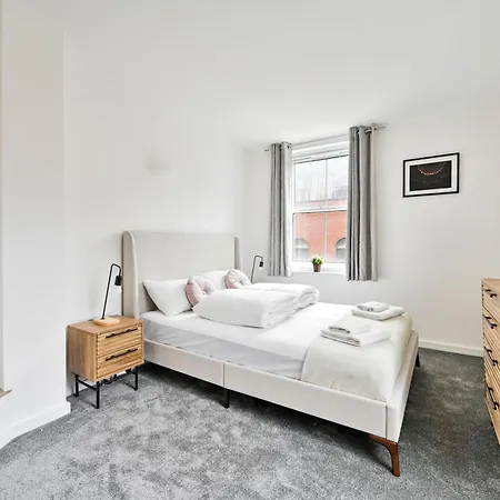 Lovely 2 Bed Tower Bridge Sleeps 6