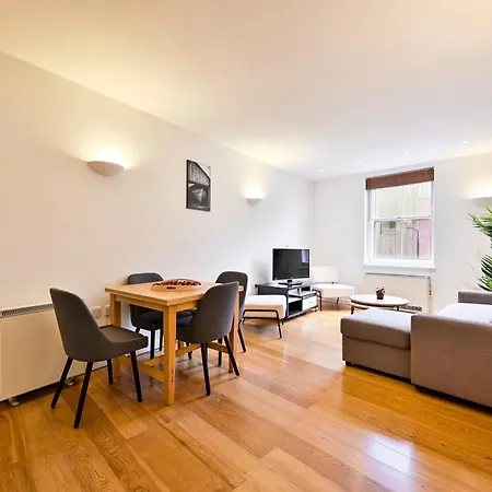 Lovely 2 Bed Tower Bridge Sleeps 6 London