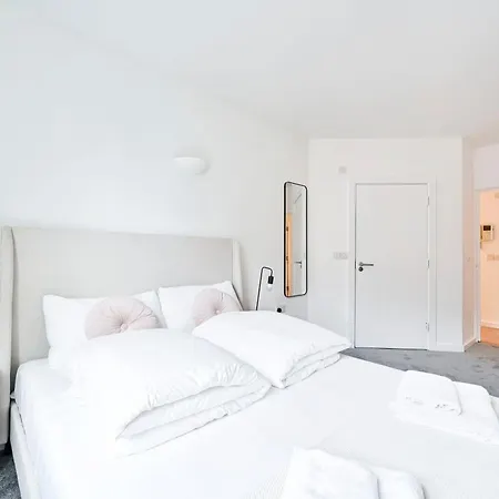 Lovely 2 Bed Tower Bridge Sleeps 6 * London