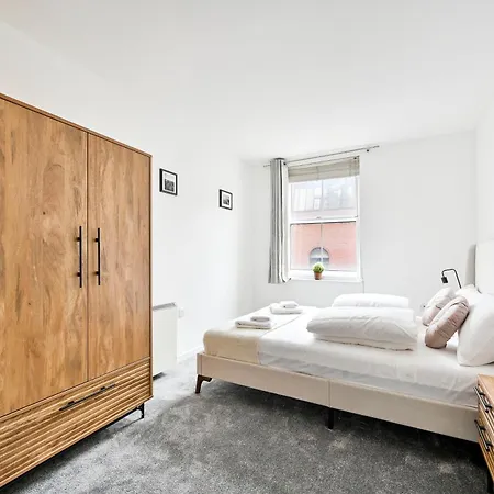 Lovely 2 Bed Tower Bridge Sleeps 6 London