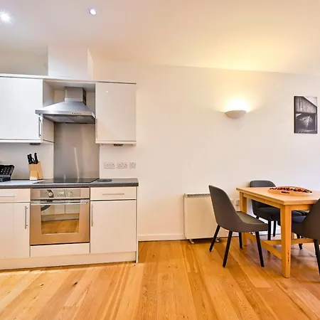 Apartment Lovely 2 Bed Tower Bridge Sleeps 6 *