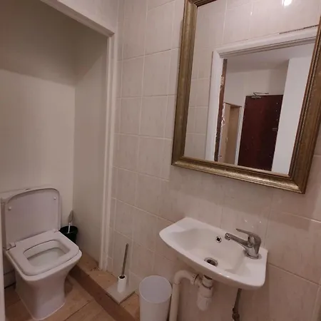 Spacious 4 Beds - Private Bathrooms In Canary Wharf Guest house *