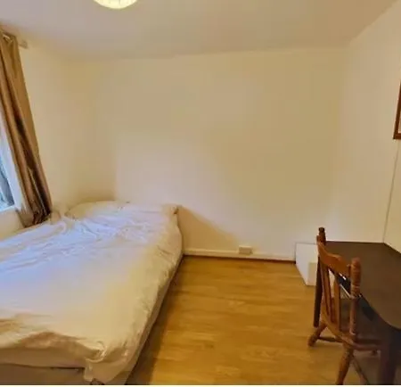 Spacious 4 Beds - Private Bathrooms In Canary Wharf London