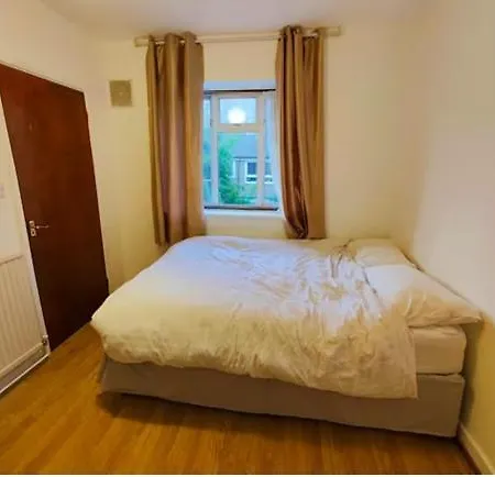 Spacious 4 Beds - Private Bathrooms In Canary Wharf