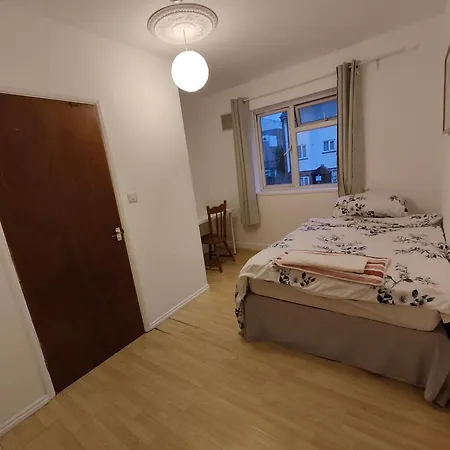Spacious 4 Beds - Private Bathrooms In Canary Wharf Guest house