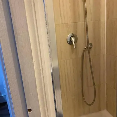 Spacious 4 Beds - Private Bathrooms In Canary Wharf