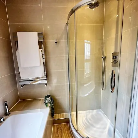 2 Bed In Oxford Street * London