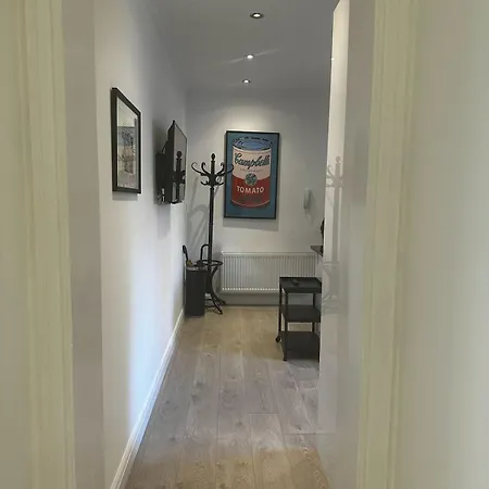 2 Bed In Oxford Street Apartment London
