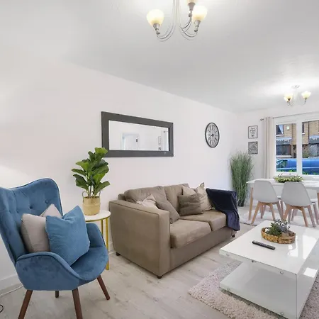 Apartment Charming 2-bedroom, 1-bathroom In Transom Square London