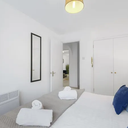 Apartment Charming 2-bedroom, 1-bathroom In Transom Square *