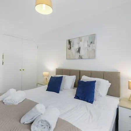Charming 2-bedroom, 1-bathroom In Transom Square Apartment *