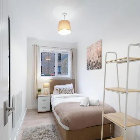 Charming 2-bedroom, 1-bathroom In Transom Square Apartment