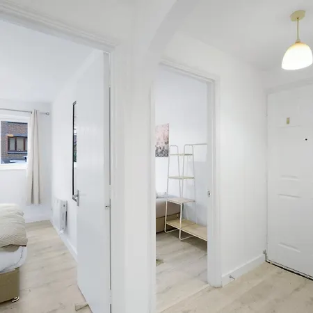 Charming 2-bedroom, 1-bathroom In Transom Square