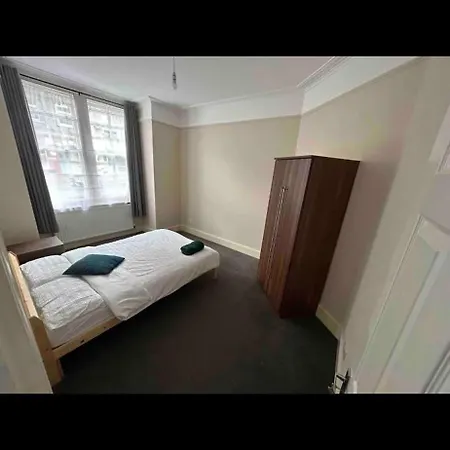 Cosy Bedroom In Tooting London