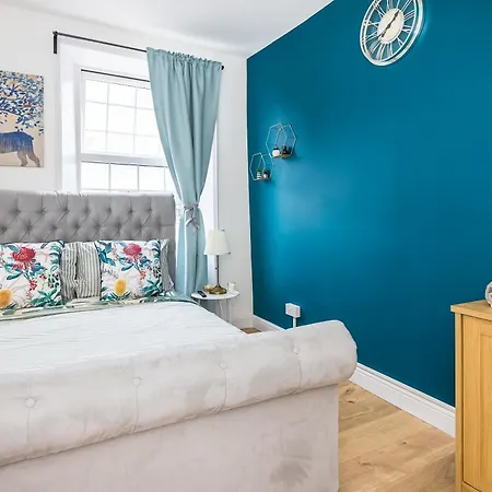 Victoria Hub Guest house *