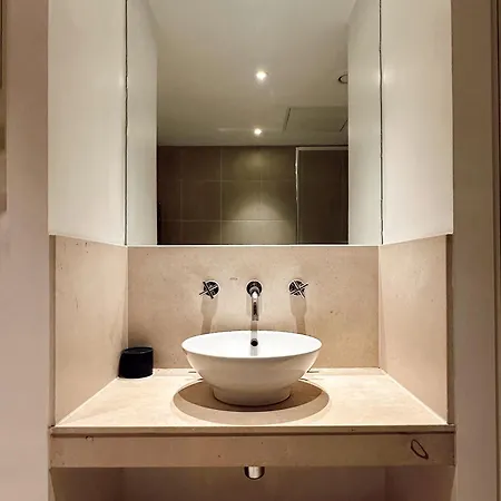 Modern 2bed-2bath Apartment London