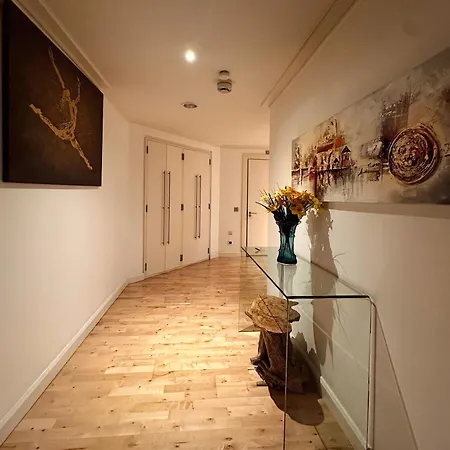 Modern 2bed-2bath London