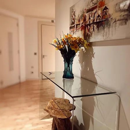 Modern 2bed-2bath Apartment
