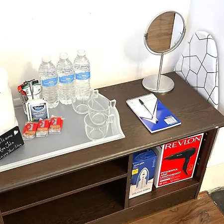 Sleeps 7 The Red Door House Apartment London